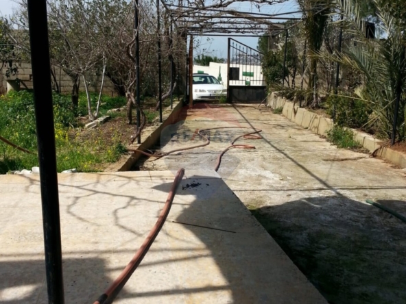 R9-613 Land for Sale in Qsair Akkar – 1,750 m²,Exclusive Price أرض للبيع في القصير عكار – 1,750 متر مربع، سعر حصري — Photo 4 of 13