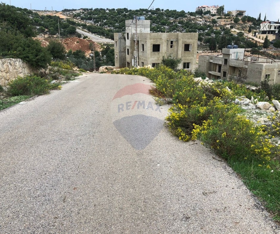 R9-968 Land for Sale in Nakhle Koura – 1,951 m², Residential أرض للبيع في النخلة الكورة – 1,951 متر مربع، تنظيم سكني 20/40 — Photo 2 of 7