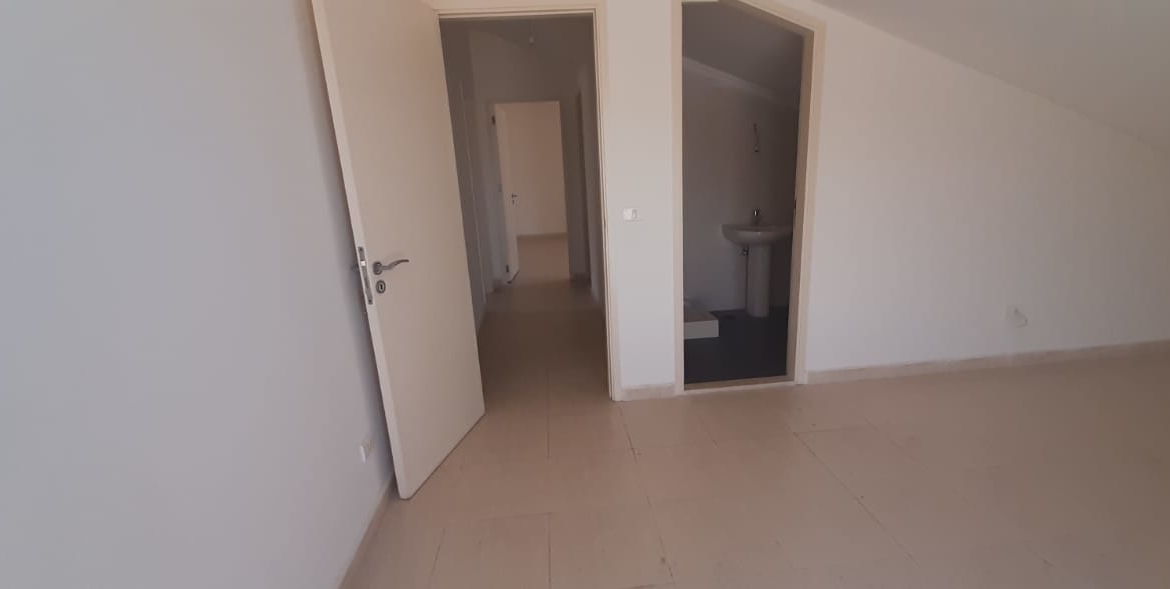 R9-253 Duplex for sale in Bouar, Keserwan — الصورة 2 من 6