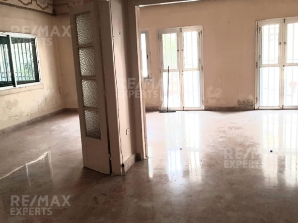 R9-360 Showroom and apartment for rent in Azmi, Tripoli ! — Photo 2 of 5
