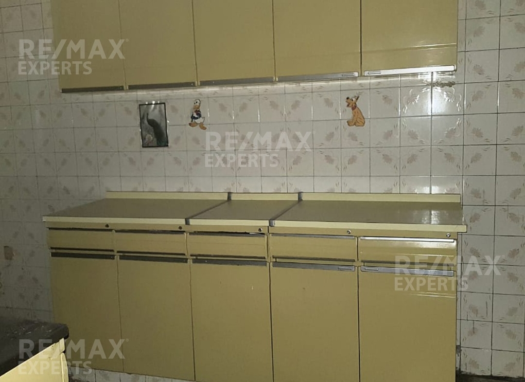 R9-360 Showroom and apartment for rent in Azmi, Tripoli ! — Photo 3 of 5
