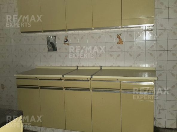 R9-360 Showroom and apartment for rent in Azmi, Tripoli ! — Photo 3 of 5