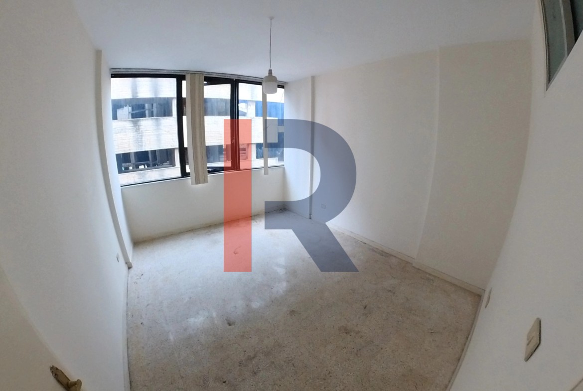 R9-466 SHOP FOR SALE TRIPOLI - BOULEVARD — Photo 3 of 6