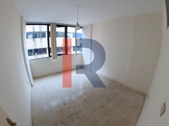 R9-466 SHOP FOR SALE TRIPOLI - BOULEVARD — Photo 3 of 6