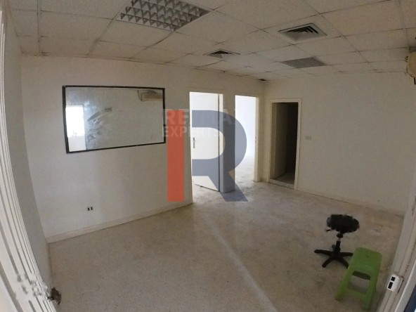 R9-466 SHOP FOR SALE TRIPOLI - BOULEVARD — Photo 4 of 6
