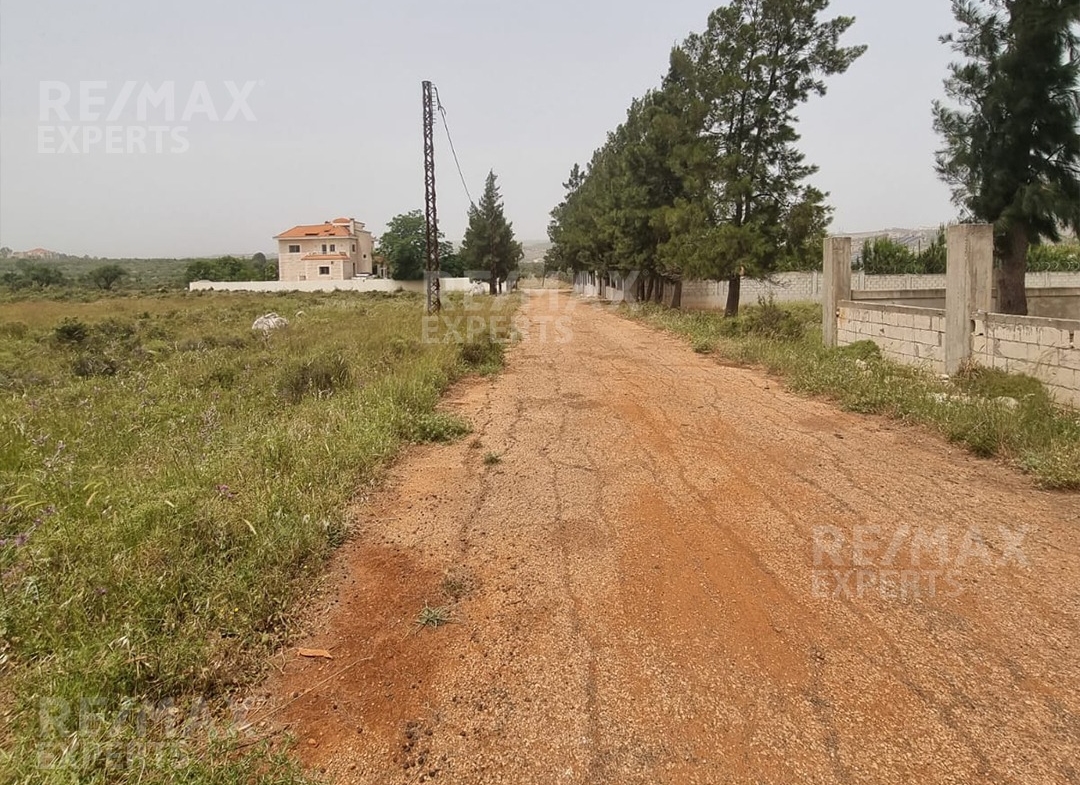 R9-722  أرض للبيع في كفركاهل – لبنان (1252 م²، رخصة بناء جاهزة) — الصورة 2 من 3