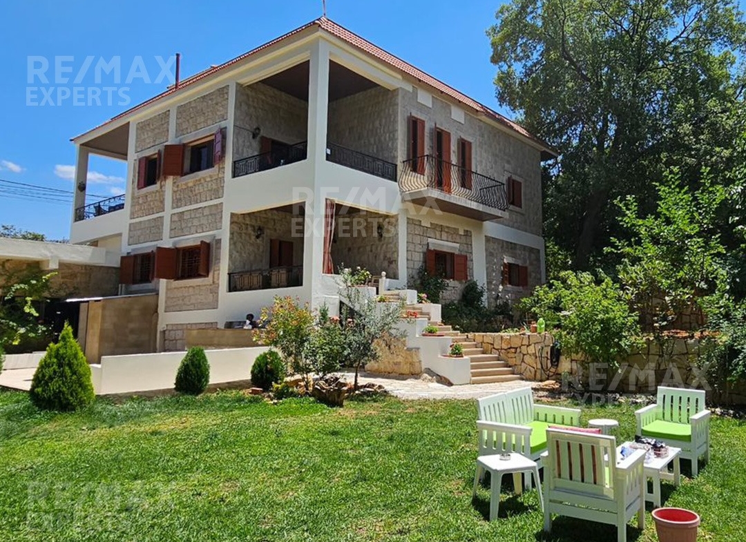 R9-142 Classic Lebanese house for rent in Danniyeh — Photo 2 of 8