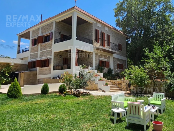 R9-142 Classic Lebanese house for rent in Danniyeh — Photo 2 of 8