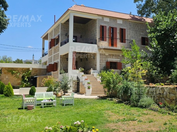R9-142 Classic Lebanese house for rent in Danniyeh — Photo 3 of 8