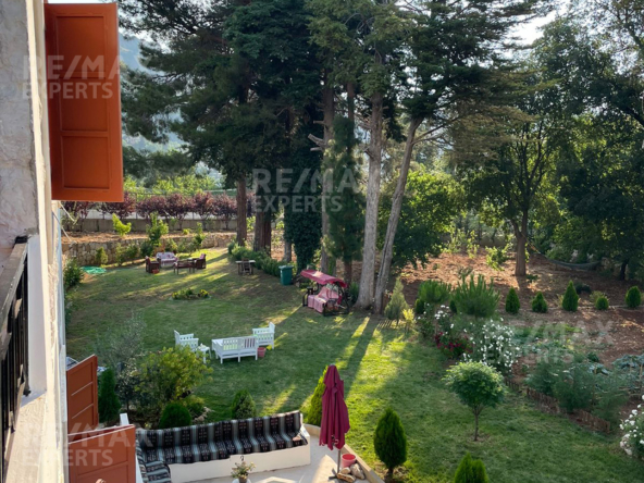 R9-142 Classic Lebanese house for rent in Danniyeh — Photo 4 of 8