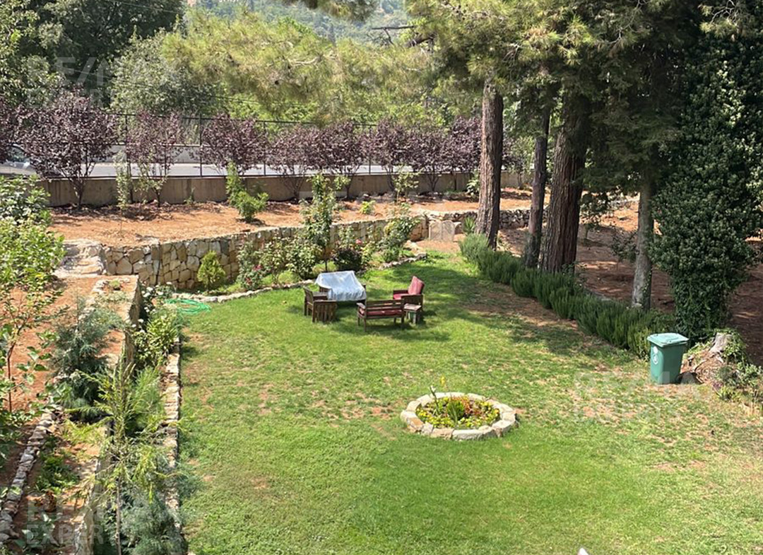 R9-142 Classic Lebanese house for rent in Danniyeh — Photo 5 of 8
