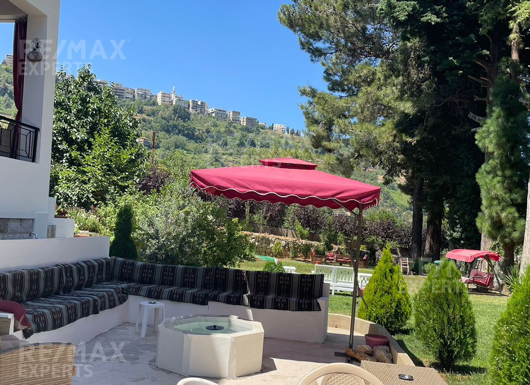 R9-142 Classic Lebanese house for rent in Danniyeh — Photo 7 of 8