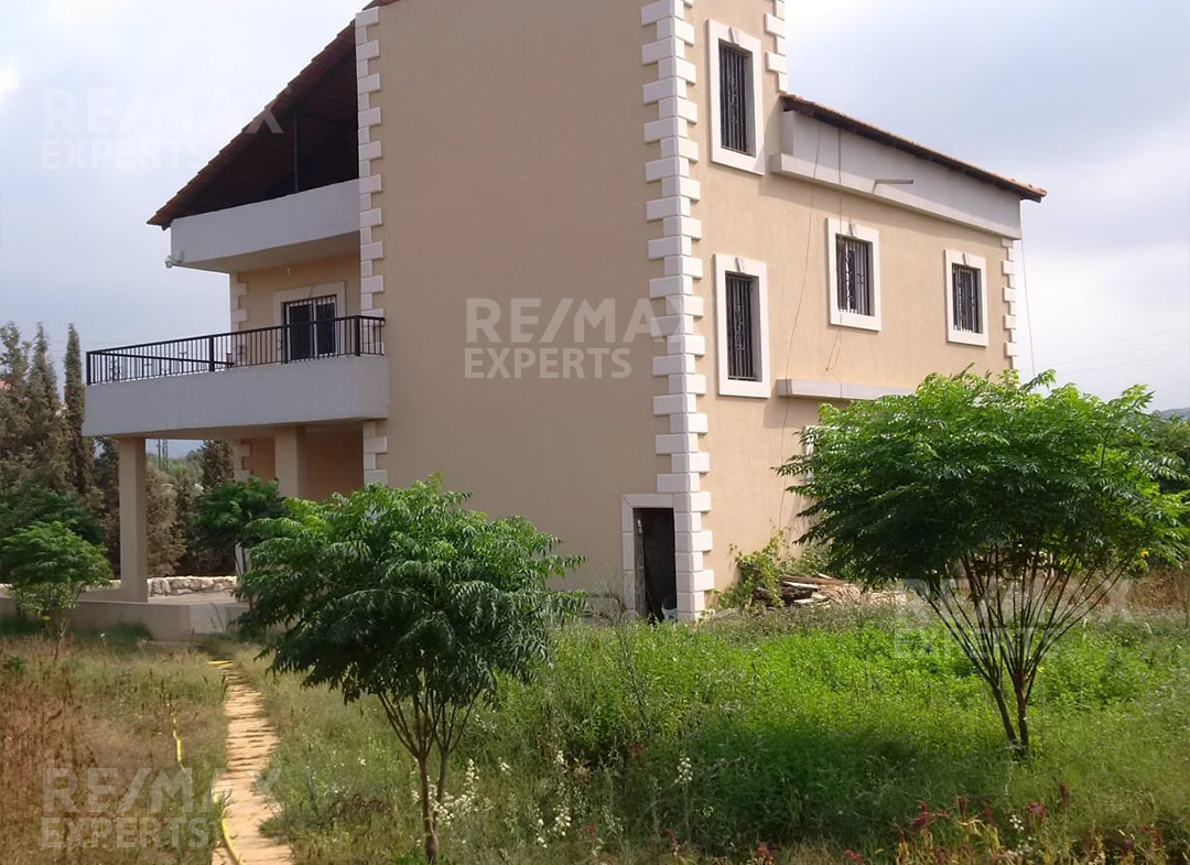 R9-976 Villa for Sale in Bechmezzine Koura – 360 m² on 4,100 m² Land — Photo 8 of 9