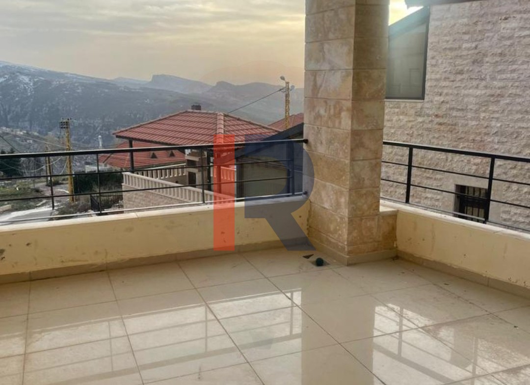 R9-1039 Apartment For Sale in Ehden - Zgharta — Photo 2 of 7