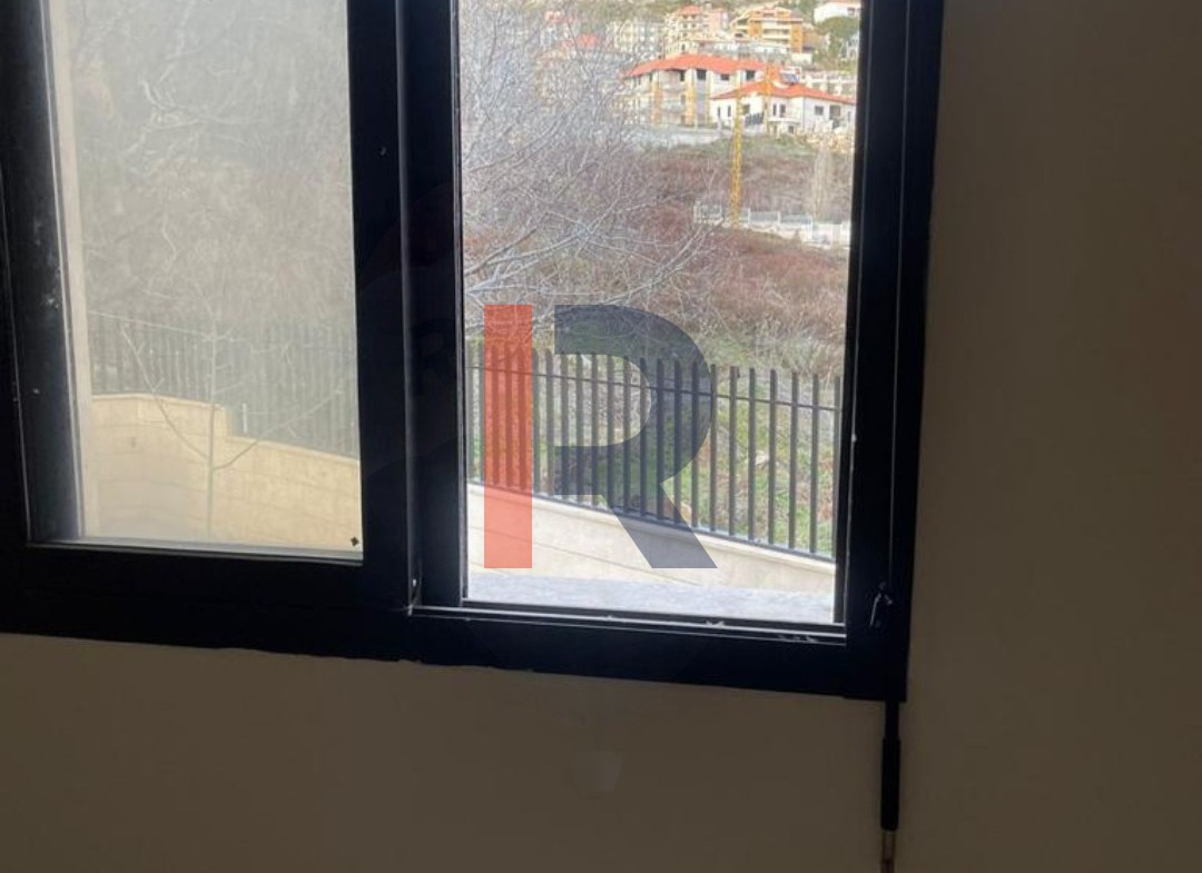 R9-1039 Apartment For Sale in Ehden - Zgharta — Photo 3 of 7