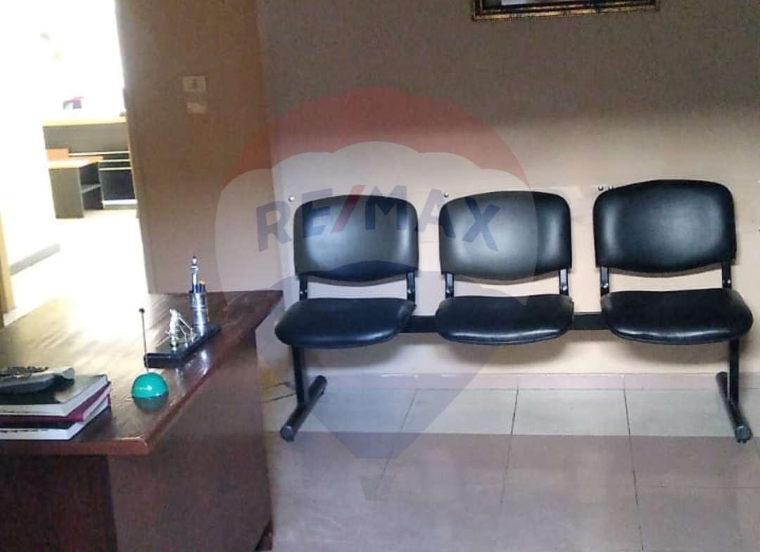 R9-1143 Office For Rent in Azmi - Tripoli — Photo 3 of 3