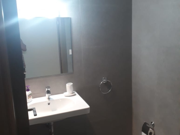 R9-168 Furnished cozy apartment for sale in Achrafieh, Beirut — الصورة 4 من 5