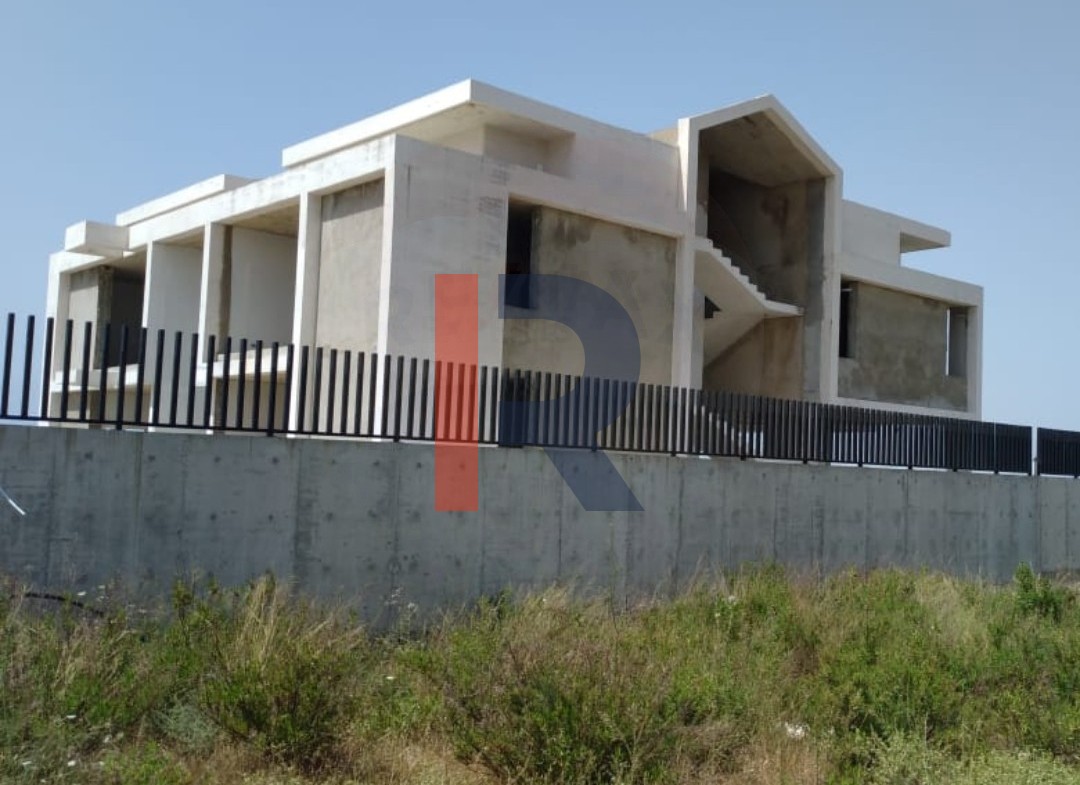 R9-1202 Villa For Sale in Nakhle - Koura — Photo 3 of 5