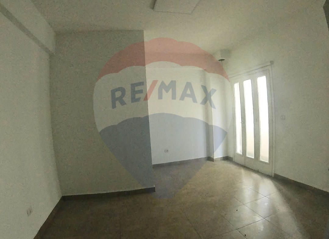 R9-1235 Apartment For Sale in Mina Street - Tripoli — الصورة 2 من 11