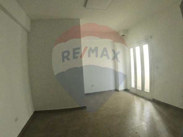 R9-1235 Apartment For Sale in Mina Street - Tripoli — الصورة 2 من 11