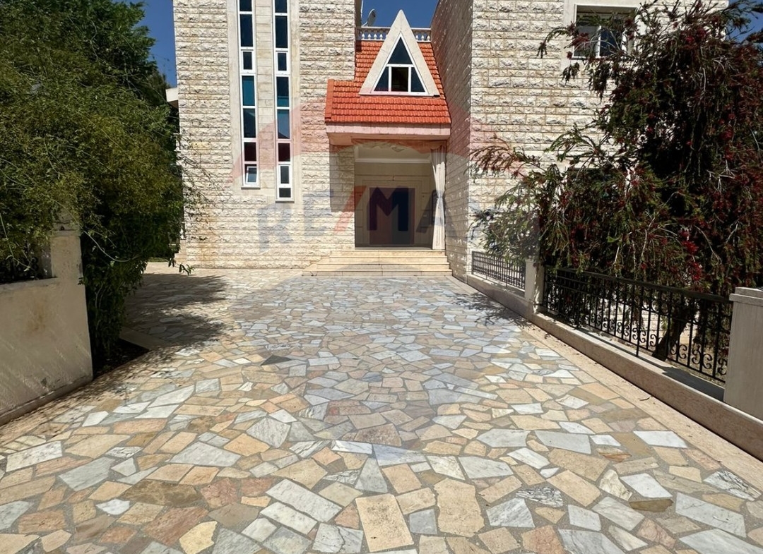 R9-1249 Villa For Sale in Batroumin - Koura — Photo 9 of 9