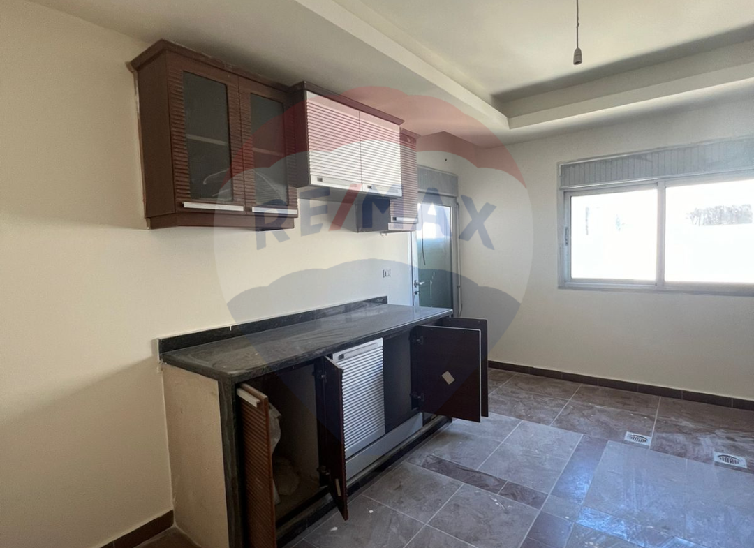 R9-1332 Sea view 205m Apartment for sale in Mina street - Tripoli! — Photo 10 of 12