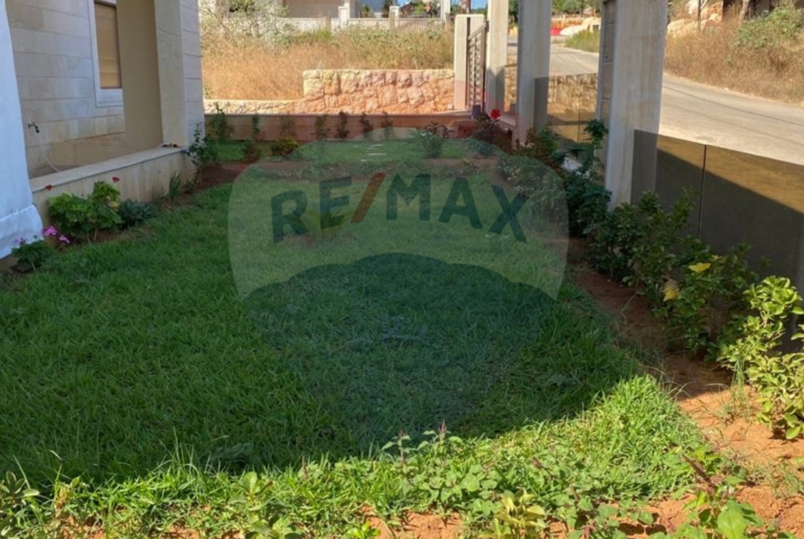 R9-1306 Land With An Apartment On It For Sale - Nakhle! — الصورة 3 من 6