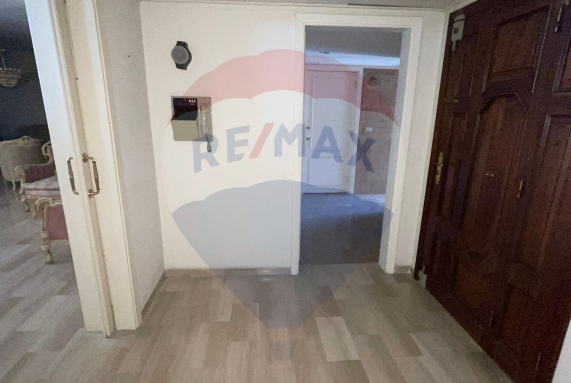 R9-1310 Apartment 320m For Sale In Maarad - Tripoli! — الصورة 9 من 10