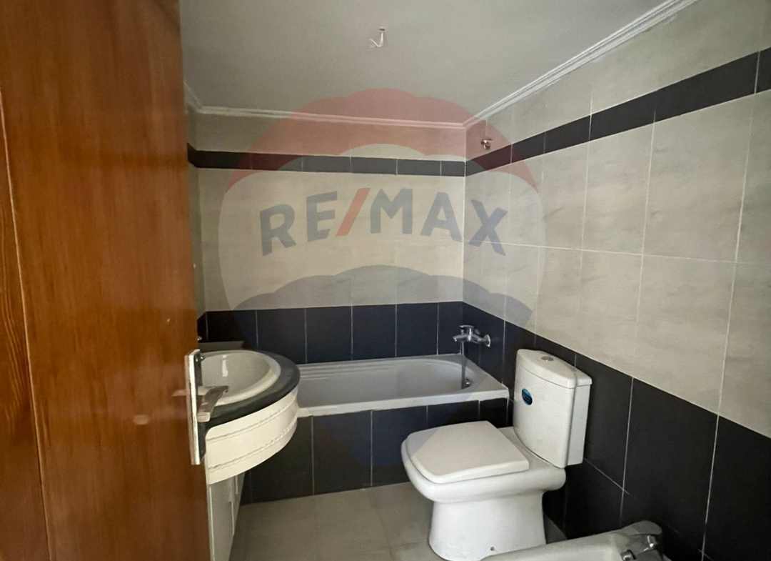 R9-1332 Sea view 205m Apartment for sale in Mina street - Tripoli! — Photo 9 of 12