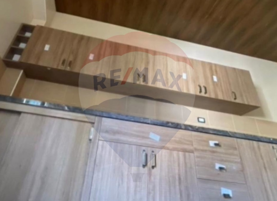 R9-1671 Apartment for Sale: Spacious 182 sqm First-Floor Unit on Hassoun Street, Abou Samra — Photo 4 of 7