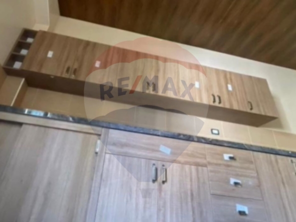 R9-1671 Apartment for Sale: Spacious 182 sqm First-Floor Unit on Hassoun Street, Abou Samra — Photo 4 of 7