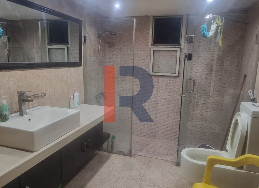 R9-1587 شقة ميسورة التكلفة بمساحة 300 متر مربع للبيع في طرابلس/الميناء! — الصورة 3 من 6