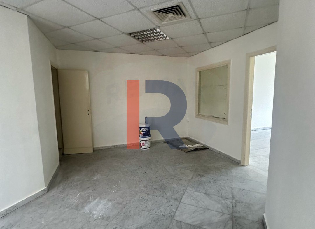 R9-1669 Prime 100 sqm Office for Sale on 3rd Floor in Tal, Tripoli – Ideal for Business — الصورة 5 من 6