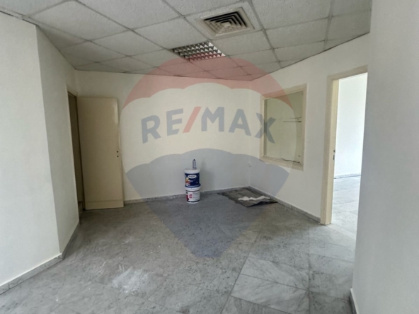 R9-1669 Prime 100 sqm Office for Sale on 3rd Floor in Tal, Tripoli – Ideal for Business — الصورة 5 من 6