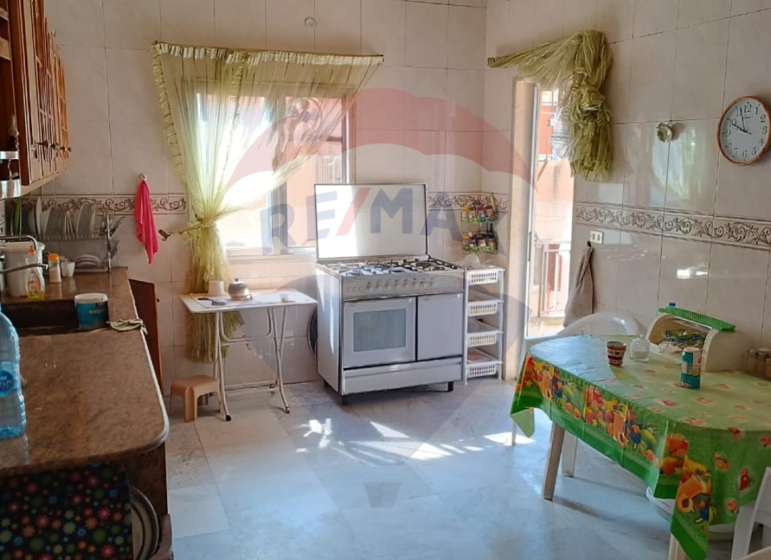 R9-1676 Apartment for Sale on Monla Street, Tripoli – 210 sqm Seventh-Floor Unit — الصورة 6 من 8