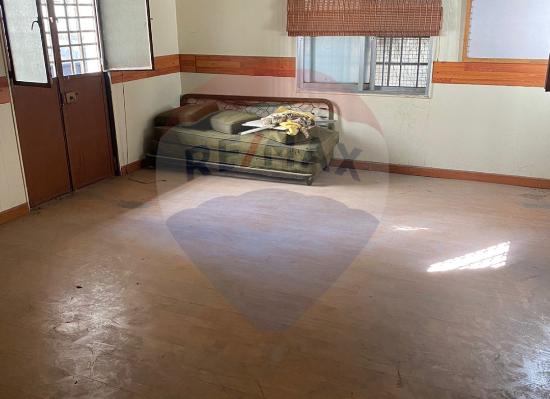 R9-1663 A strategically located property for sale in Zahriyeh, Tripoli, featuring a 142 sqm apartment and a 104 sqm shop with mezzanine. — الصورة 4 من 4