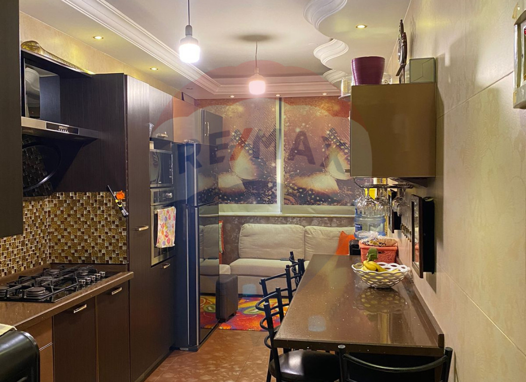 R9-1662  150 sqm Apartment for sale on a lively street ! — الصورة 5 من 14