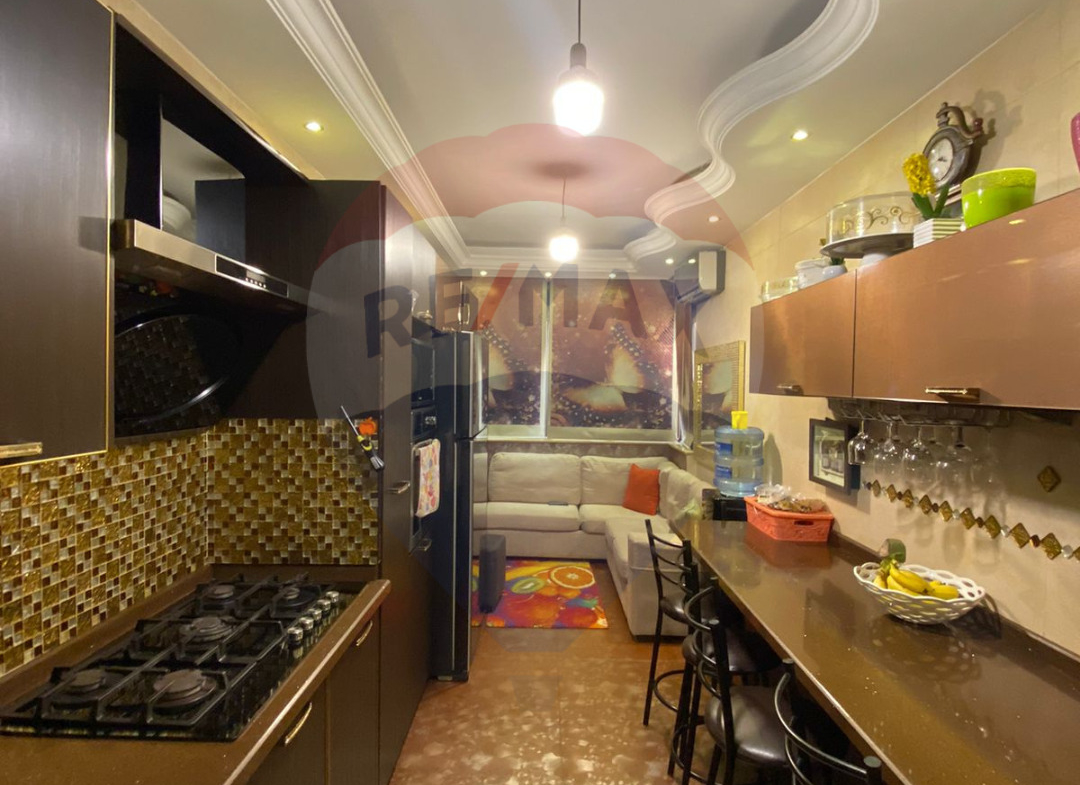R9-1662  150 sqm Apartment for sale on a lively street ! — الصورة 4 من 14