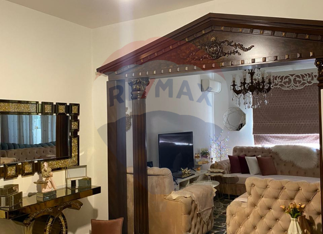 R9-1662  150 sqm Apartment for sale on a lively street ! — الصورة 2 من 14