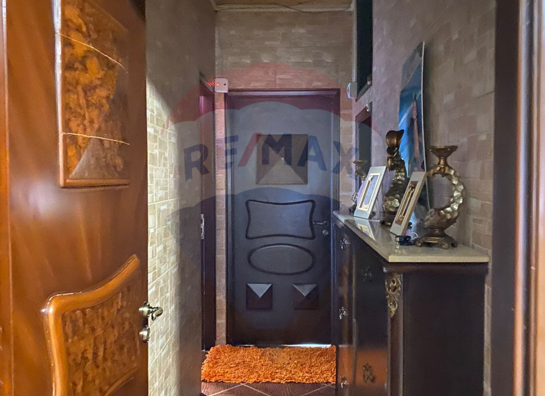 R9-1662  150 sqm Apartment for sale on a lively street ! — الصورة 13 من 14