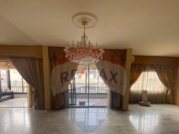 R9-1682 Spacious 200 sqm apartment for sale in Azmi, Tripoli. — Photo 2 of 6