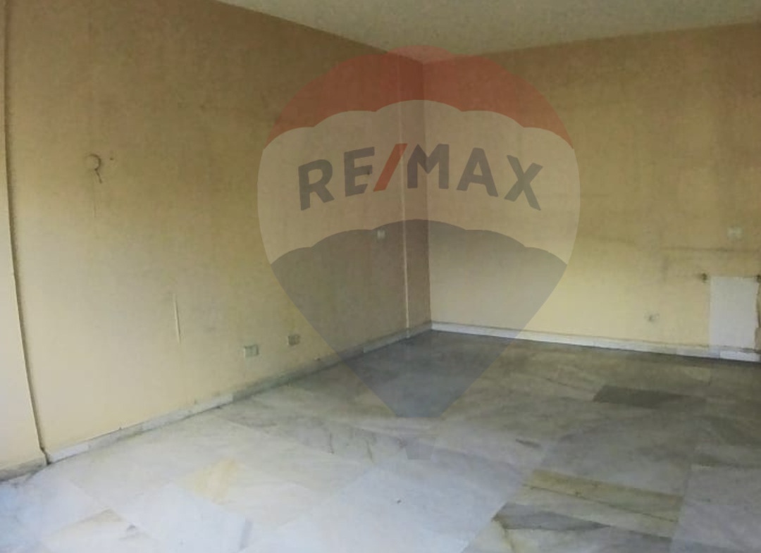 R9-1682 Spacious 200 sqm apartment for sale in Azmi, Tripoli. — Photo 3 of 6