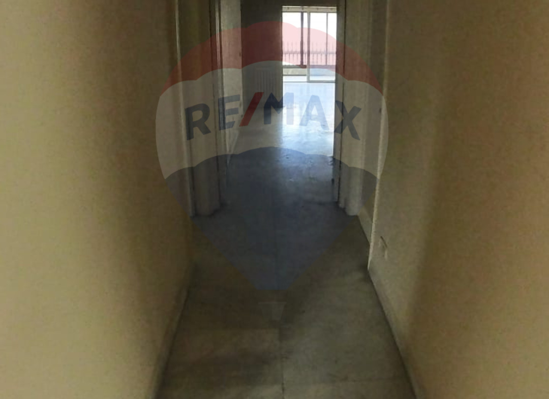 R9-1682 Spacious 200 sqm apartment for sale in Azmi, Tripoli. — Photo 5 of 6