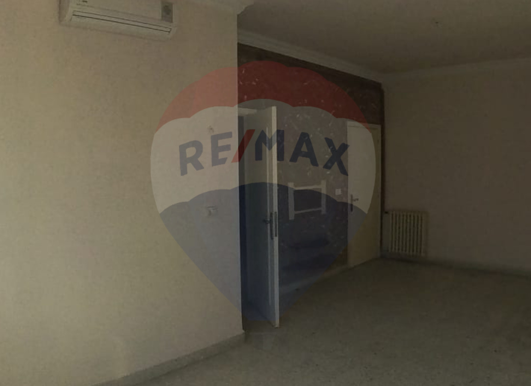 R9-1682 Spacious 200 sqm apartment for sale in Azmi, Tripoli. — Photo 6 of 6
