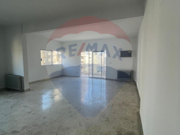R9-1774 A spacious 190 sqm apartment for sale in Abou Samra - Tripoli — Photo 2 of 5