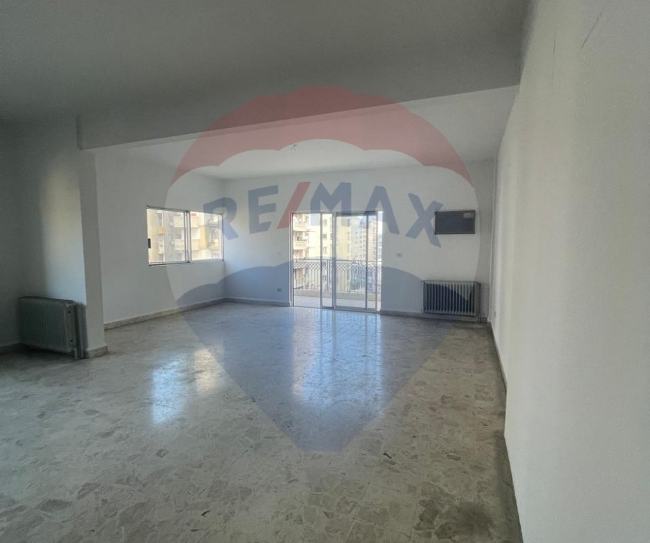 R9-1774 A spacious 190 sqm apartment for sale in Abou Samra - Tripoli — Photo 2 of 5