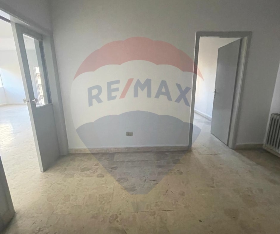 R9-1774 A spacious 190 sqm apartment for sale in Abou Samra - Tripoli — Photo 3 of 5