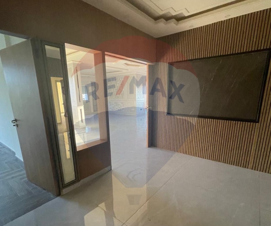 R9-1775 A Luxurious Apartment For Sale in Dam Wel Farez Zone D - Tripoli — Photo 5 of 9