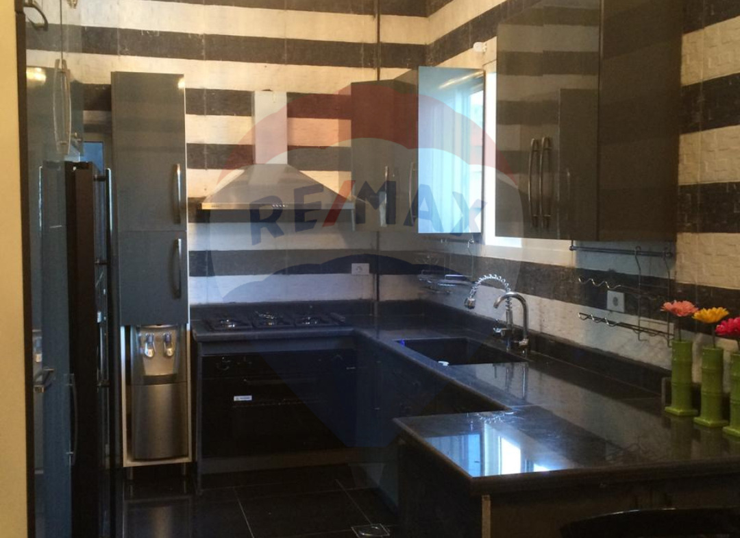 R9-1686 Apartment 180 sqm for sale in Al-Moutran -Tripoli, with a large 140 sqm terrace. — Photo 8 of 11