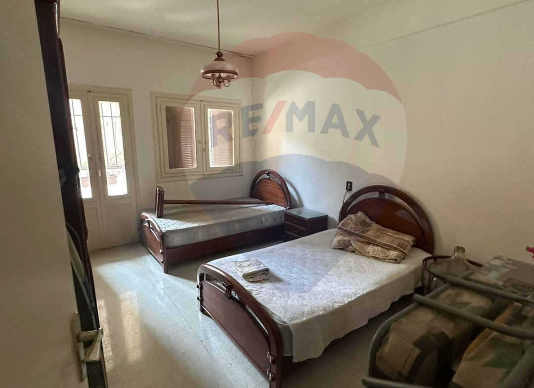 R9-1776 Spacious 250 sqm Apartment For Sale in Abou Samra - Tripoli — Photo 7 of 12